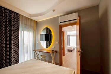 Deluxe Room Pool Suite